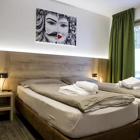 Gin Luxury Centre Apartament *